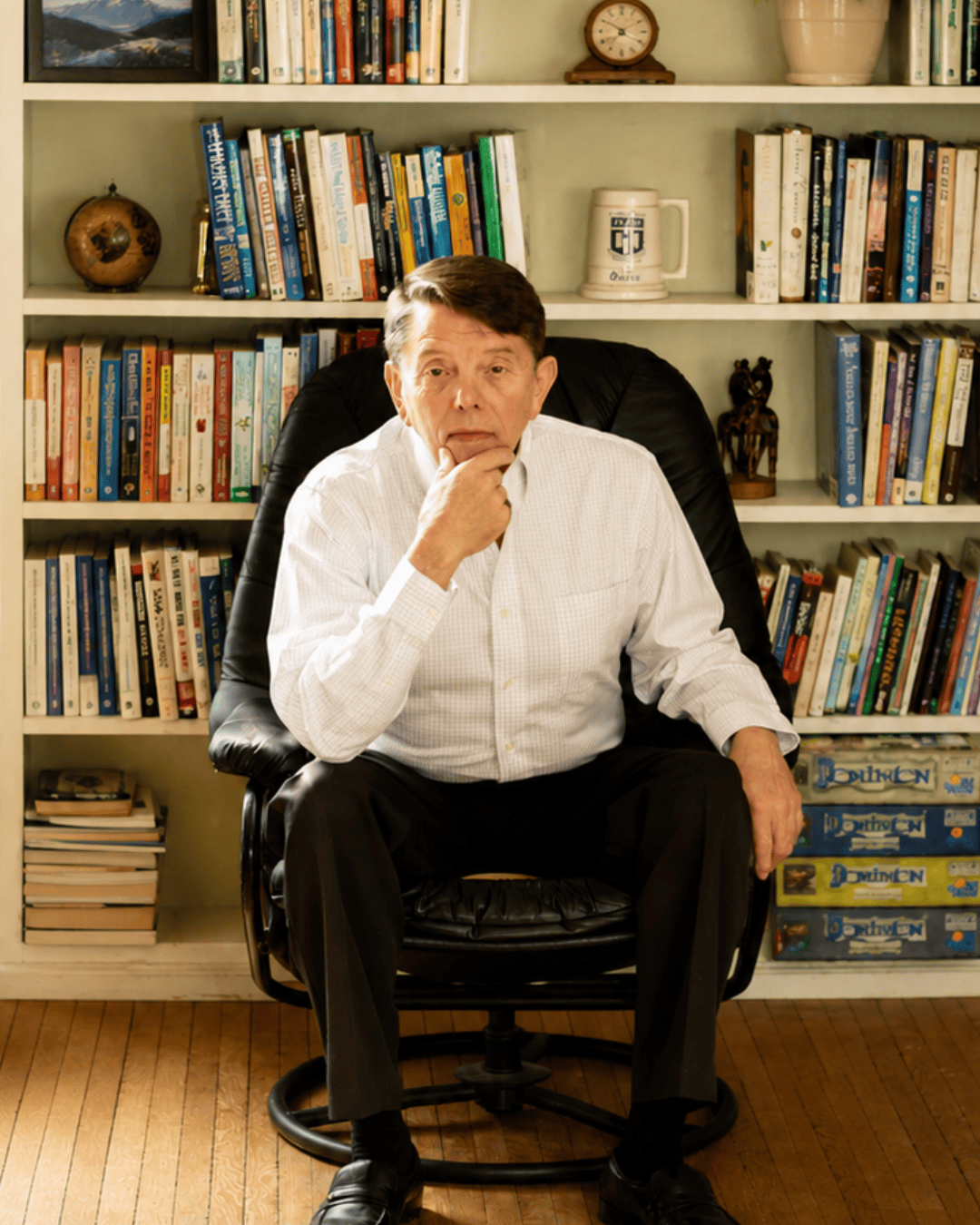 Tom and the Bookshelf
